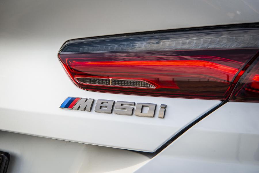 Логотип BMW M850i xDrive Convertible (G14) 2019 года  (AU) (фото 5 из 41)
